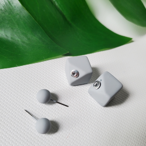 Double Sided Rubber Soft Square Earrings 2 in One - Picture 3 of 4